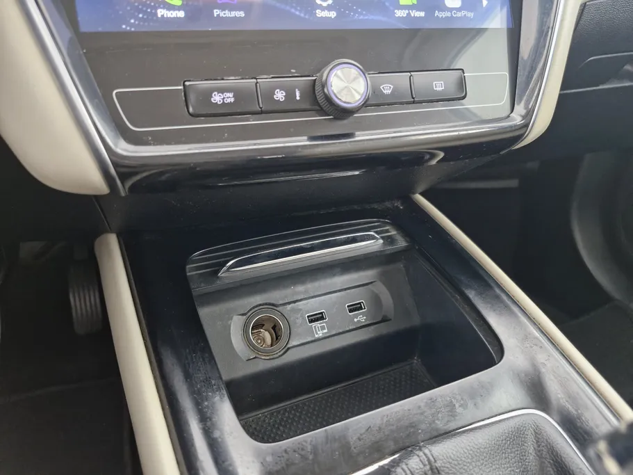 ام جي 5 LUX 2023 