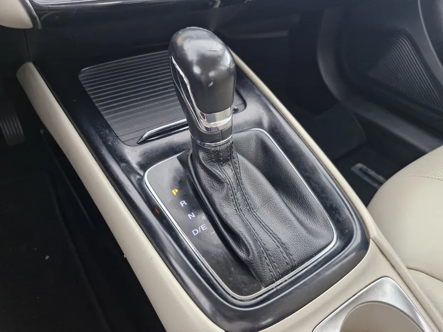 ام جي 5 LUX 2023 