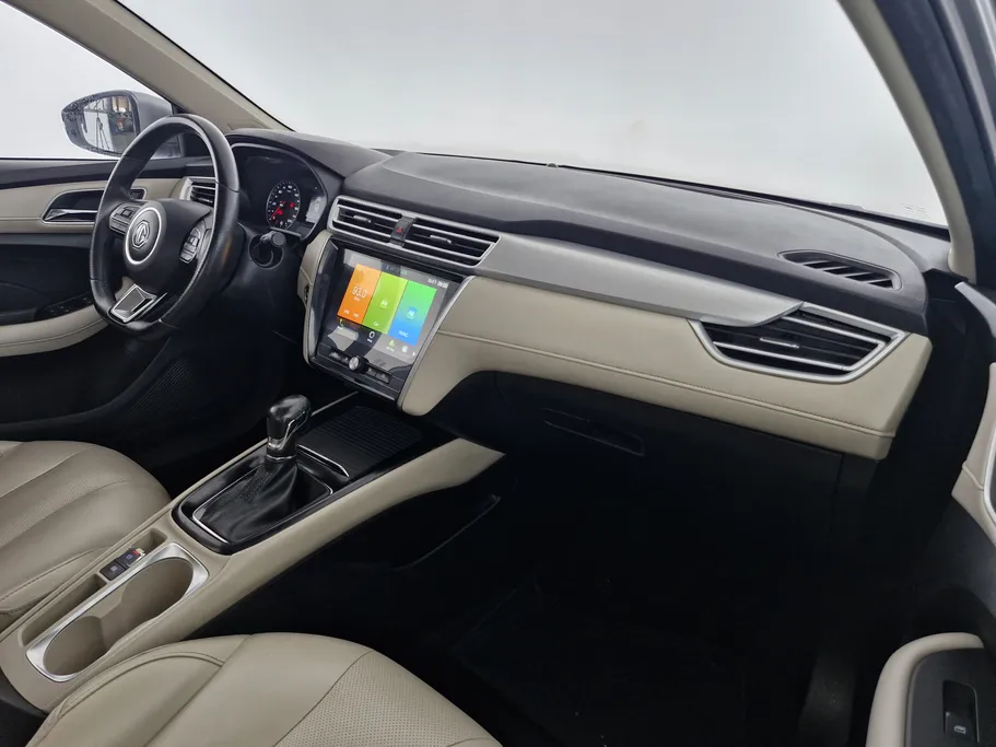 ام جي 5 LUX 2023 