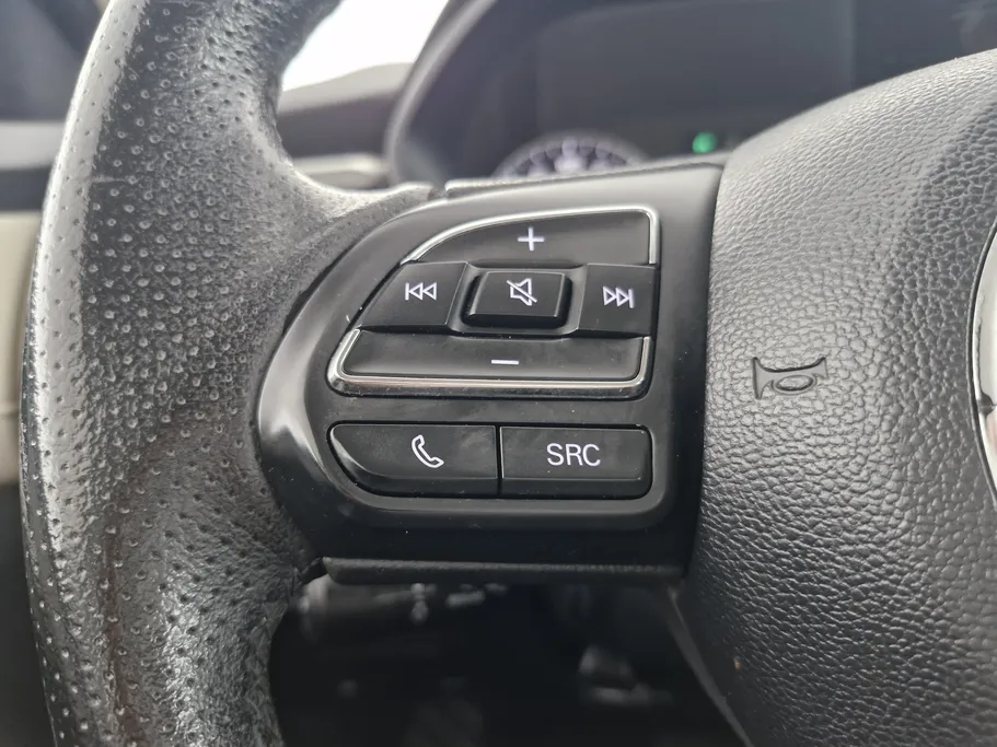 ام جي 5 LUX 2023 