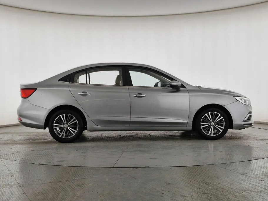 ام جي 5 LUX 2023 