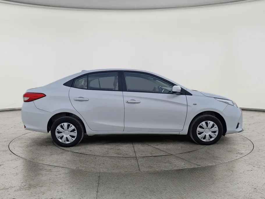 2022 Toyota Yaris  Y 