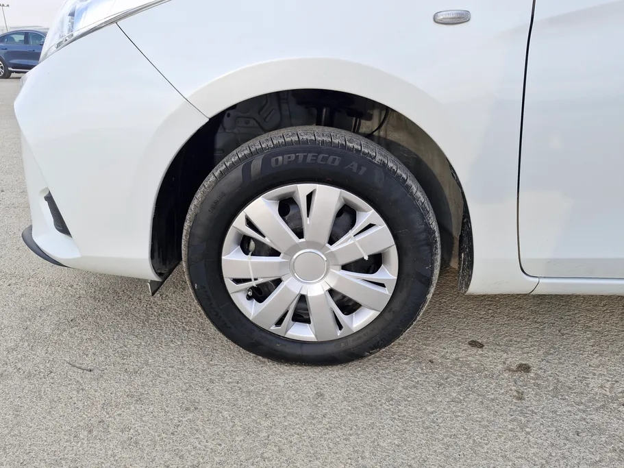 2022 Toyota Yaris  Y 