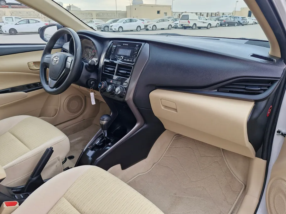 2022 Toyota Yaris  Y 