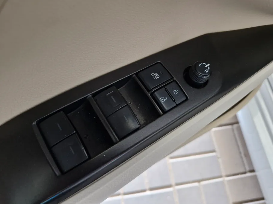 تويوتا كامري LE 2023 