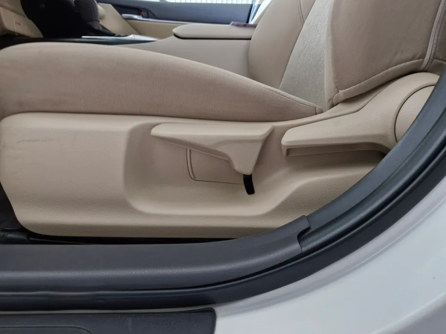 تويوتا كامري LE 2023 