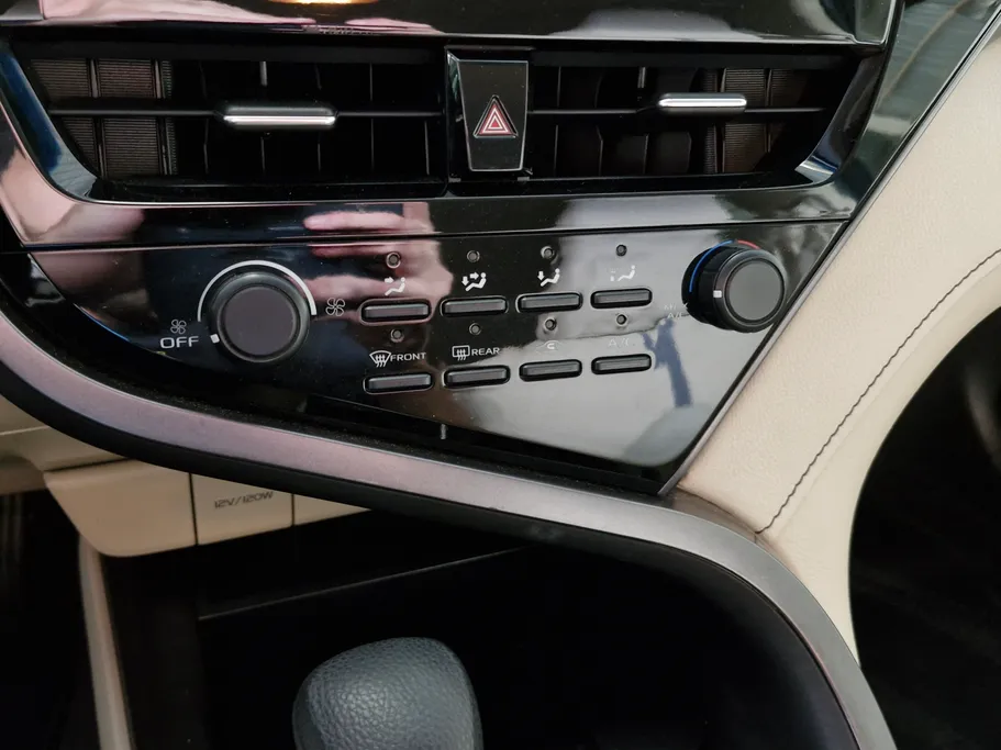 تويوتا كامري LE 2023 