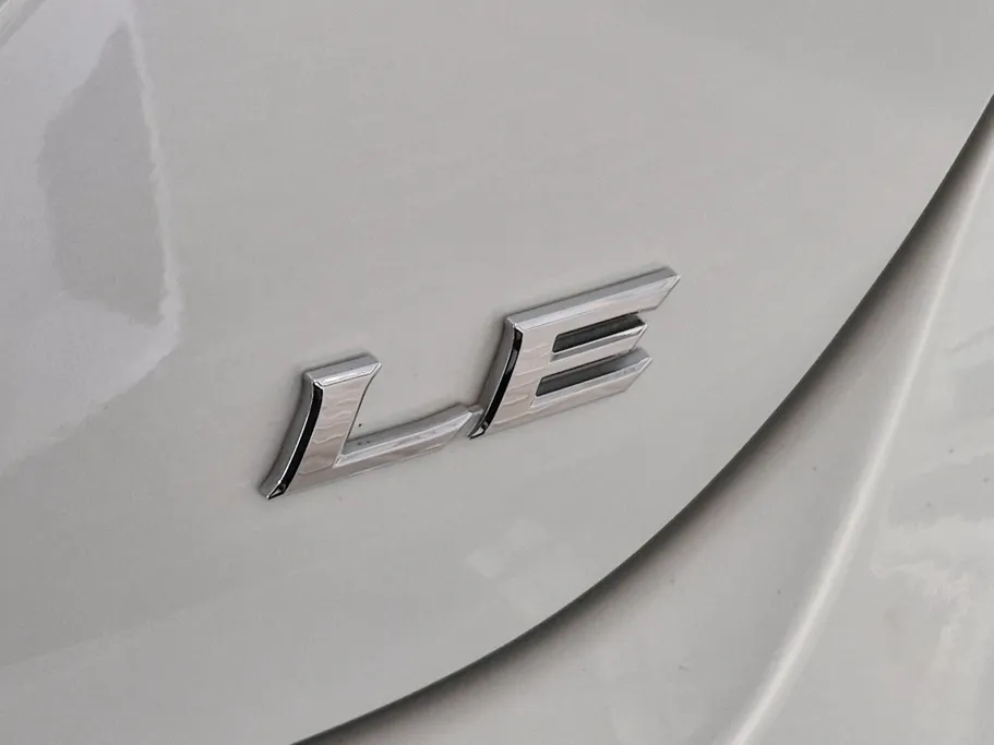 تويوتا كامري LE 2023 