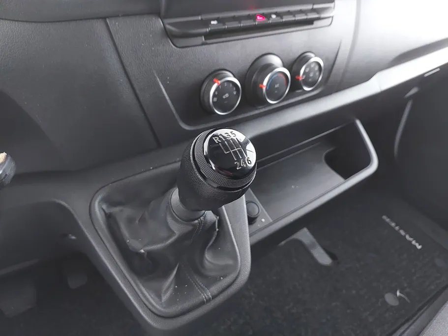 رينو ماستر L1H1 2023 