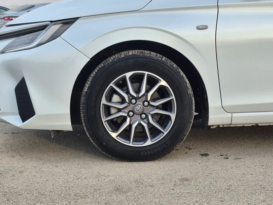 2023 Toyota Yaris  Y 