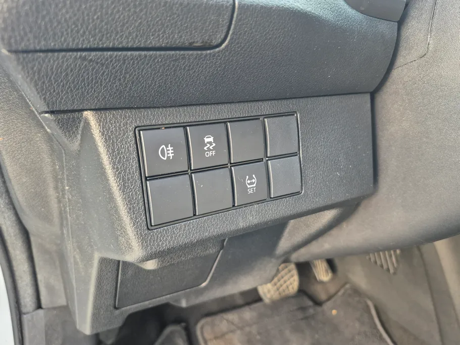 2023 Toyota Yaris  Y 