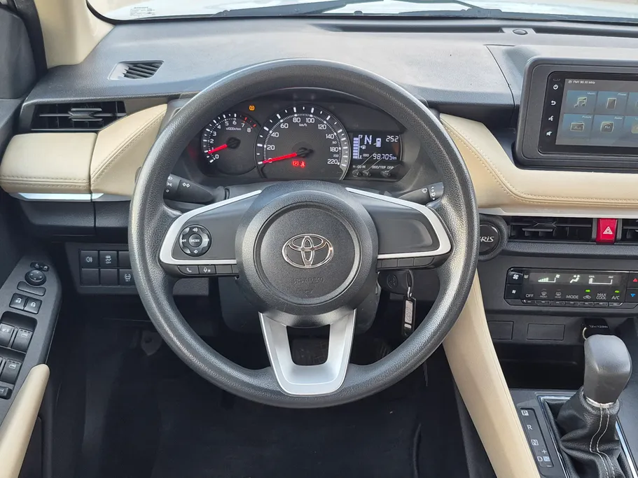 2023 Toyota Yaris  Y 