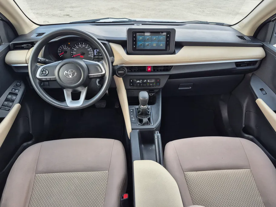 2023 Toyota Yaris  Y 