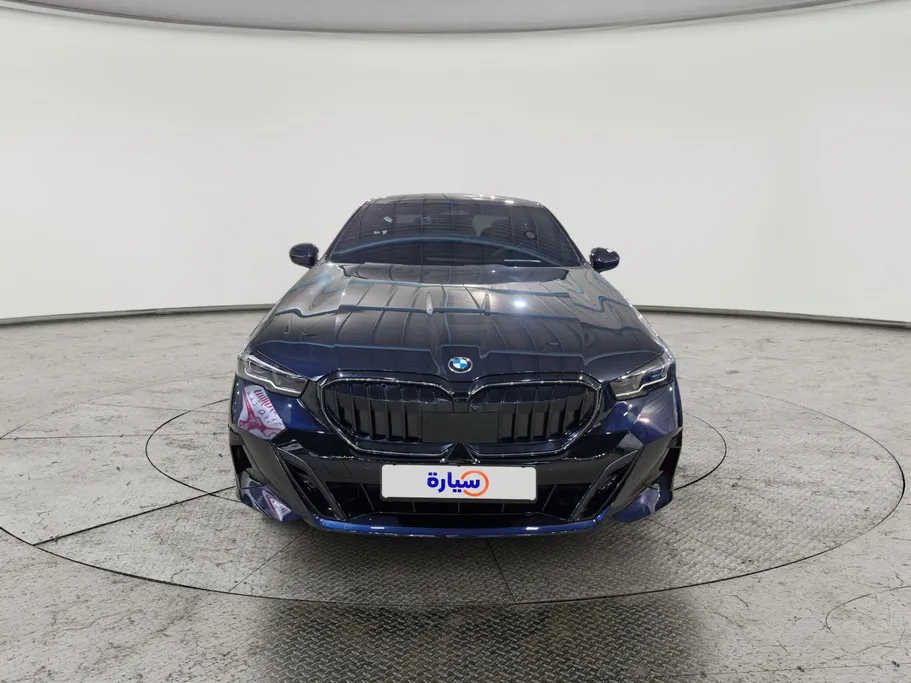 بي ام دبليو الفئة الخامسة 520i 2024 