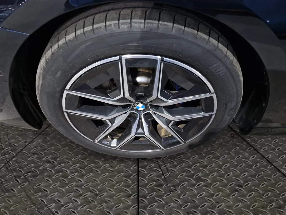 بي ام دبليو الفئة الخامسة 520i 2024 