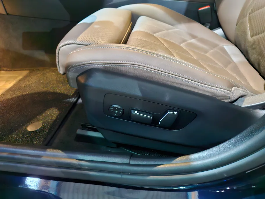 بي ام دبليو الفئة الخامسة 520i 2024 