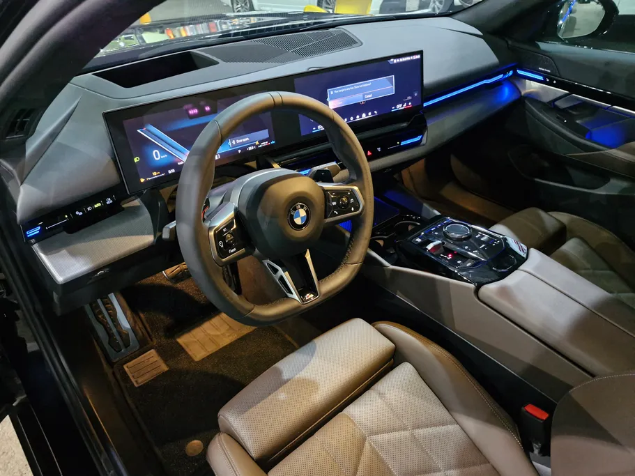 بي ام دبليو الفئة الخامسة 520i 2024 