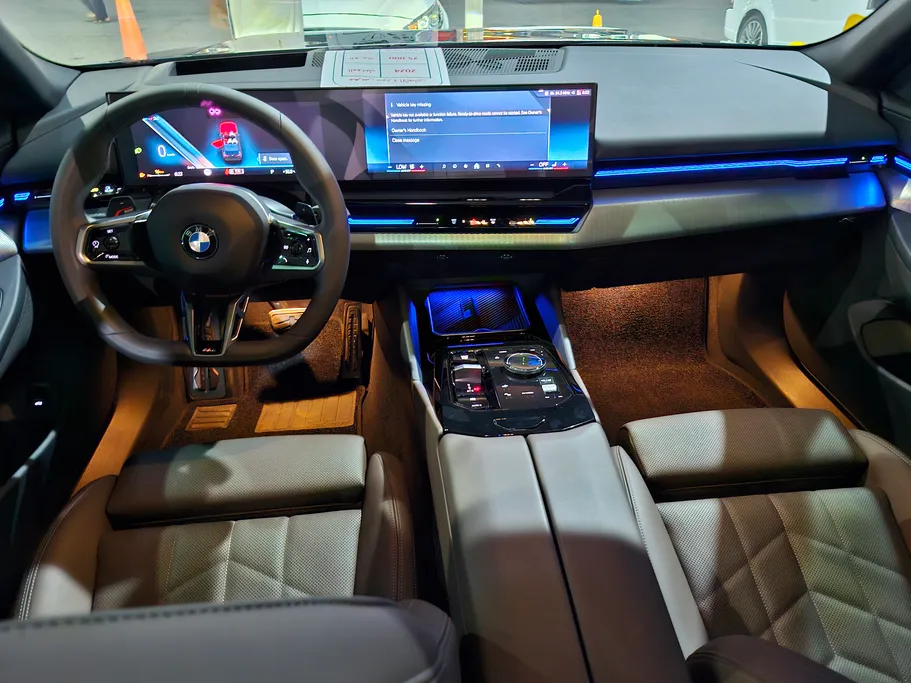 بي ام دبليو الفئة الخامسة 520i 2024 