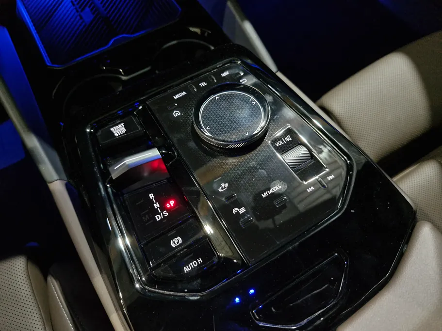 بي ام دبليو الفئة الخامسة 520i 2024 