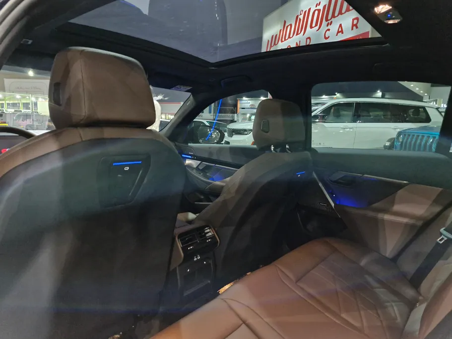 بي ام دبليو الفئة الخامسة 520i 2024 