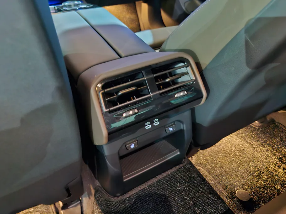 بي ام دبليو الفئة الخامسة 520i 2024 