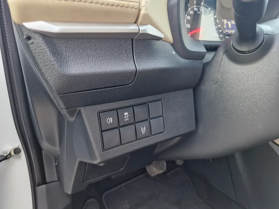 2023 Toyota Yaris  Y 