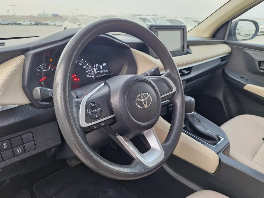 2023 Toyota Yaris  Y 