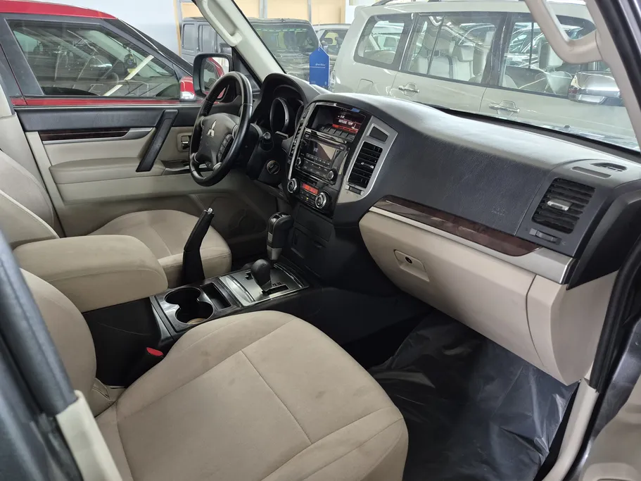 2022 Mitsubishi Pajero GLS 4Doors 