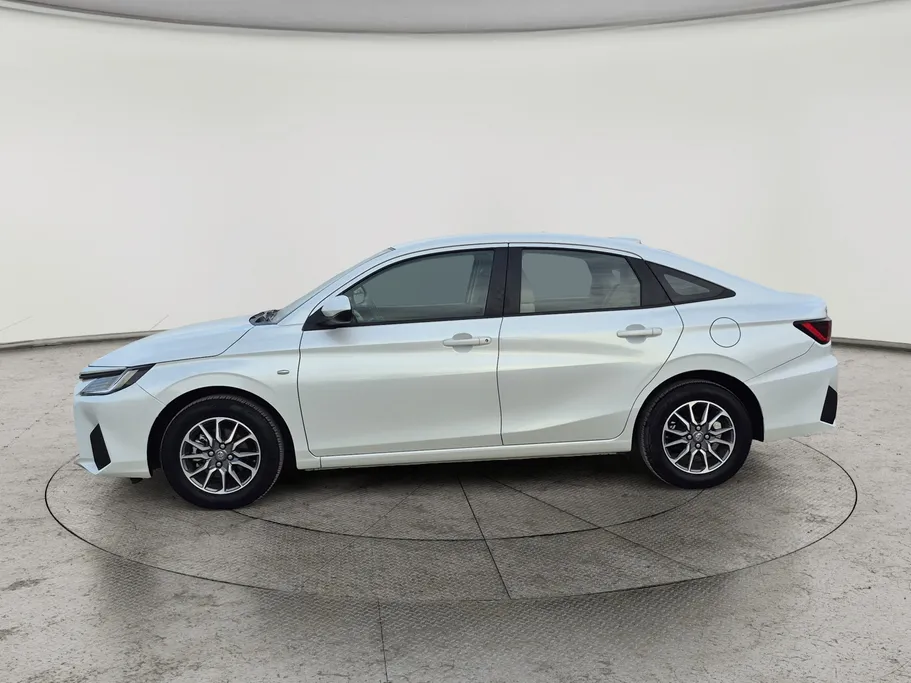 2024 Toyota Yaris  Y 