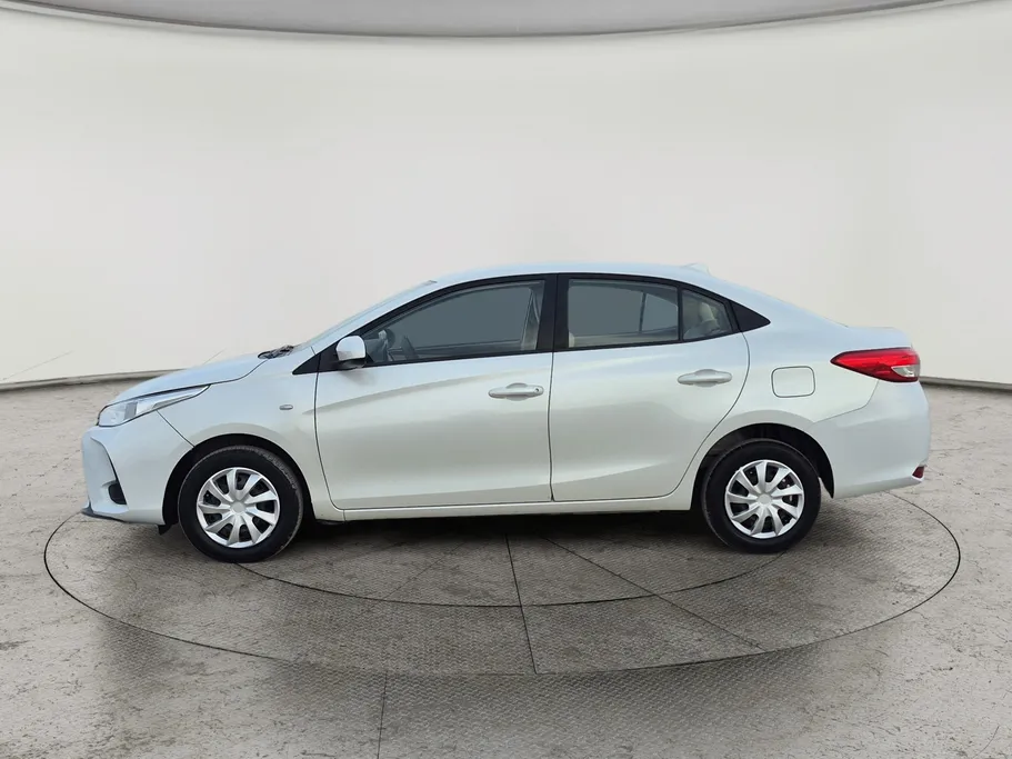 2022 Toyota Yaris  Y 