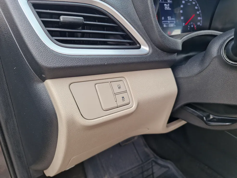 هيونداي اكسنت سمارت 2023 