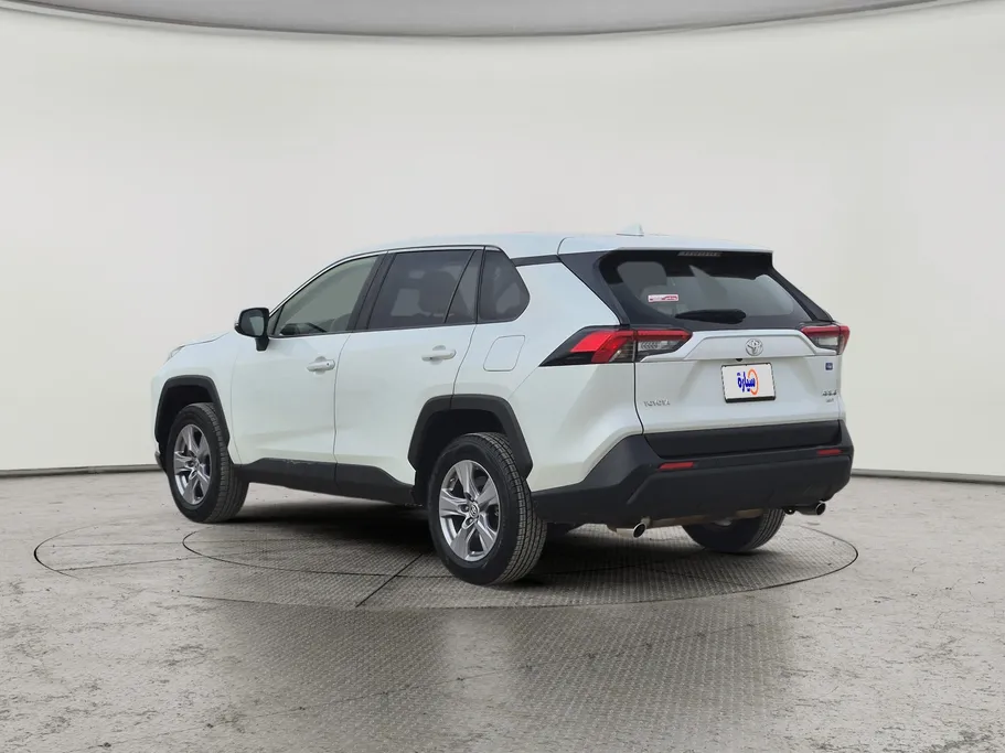 تويوتا راف فور LE 2024 