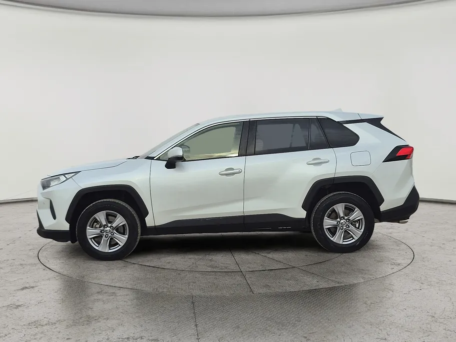 تويوتا راف فور LE 2024 