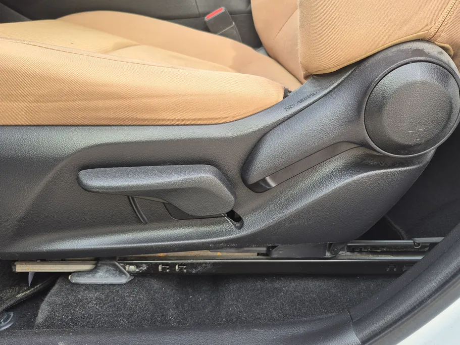 تويوتا راف فور LE 2024 