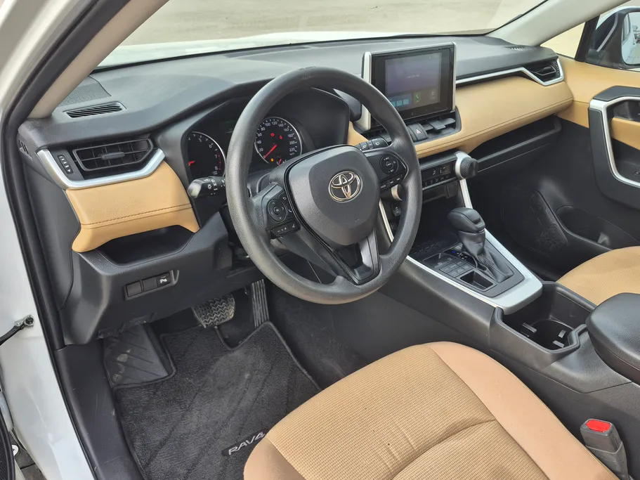 تويوتا راف فور LE 2024 