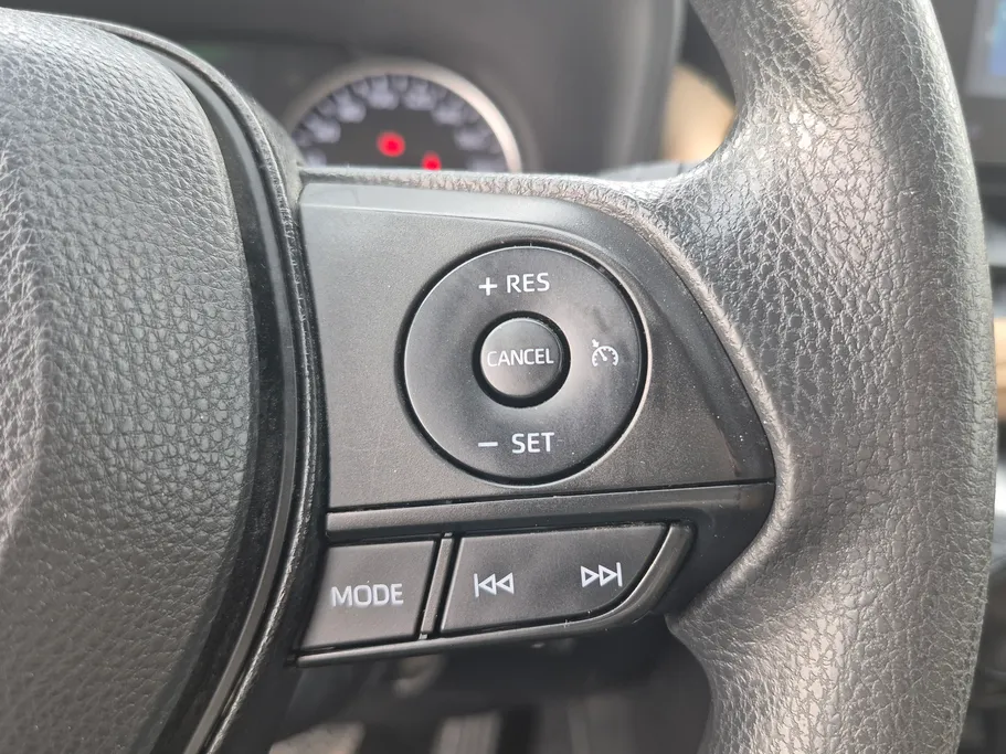 تويوتا راف فور LE 2024 