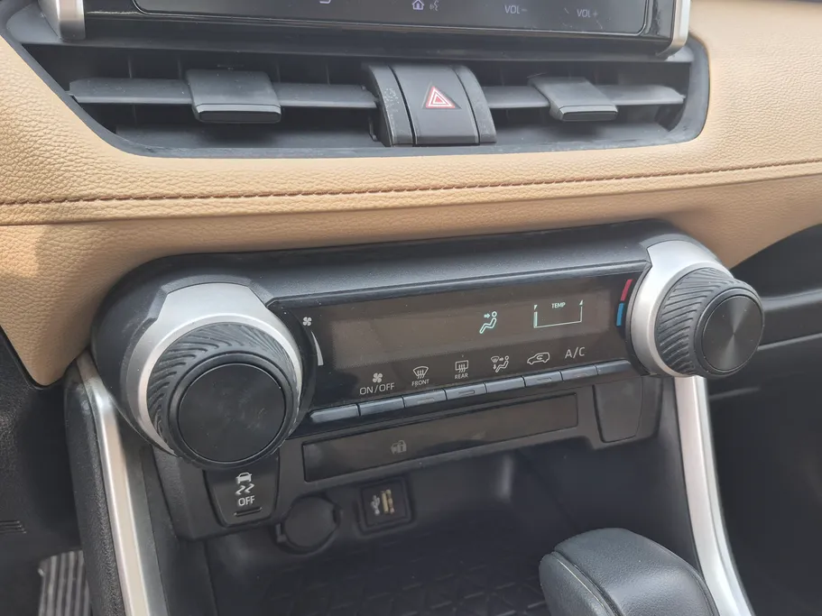 تويوتا راف فور LE 2024 