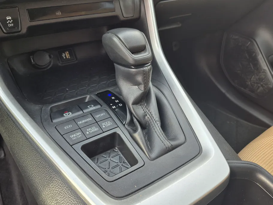 تويوتا راف فور LE 2024 