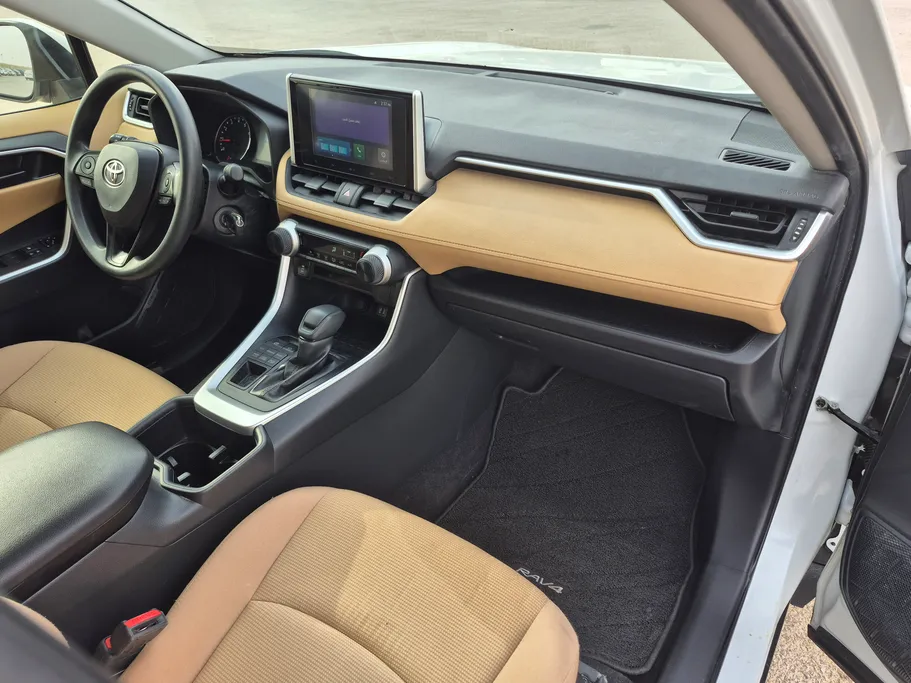 تويوتا راف فور LE 2024 