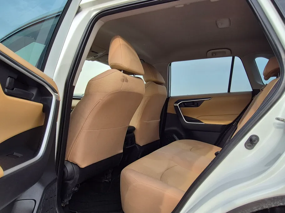 تويوتا راف فور LE 2024 