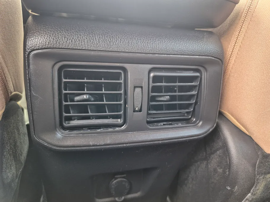 تويوتا راف فور LE 2024 