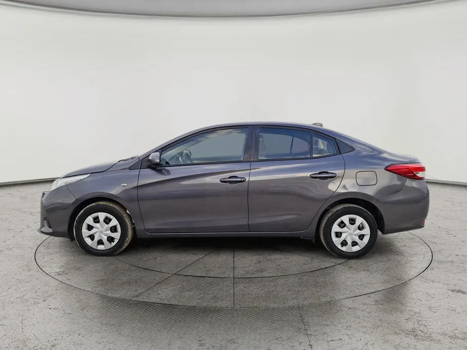 2021 Toyota Yaris  Y 