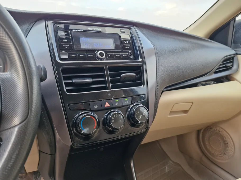 2021 Toyota Yaris  Y 