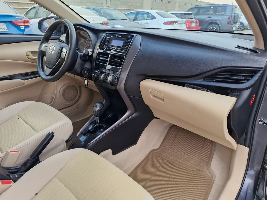 2021 Toyota Yaris  Y 