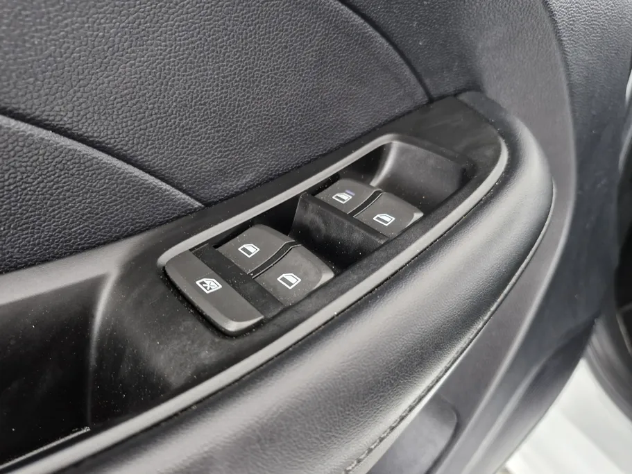 ام جي 5 STD 2023 