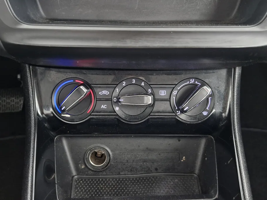 ام جي 5 STD 2023 