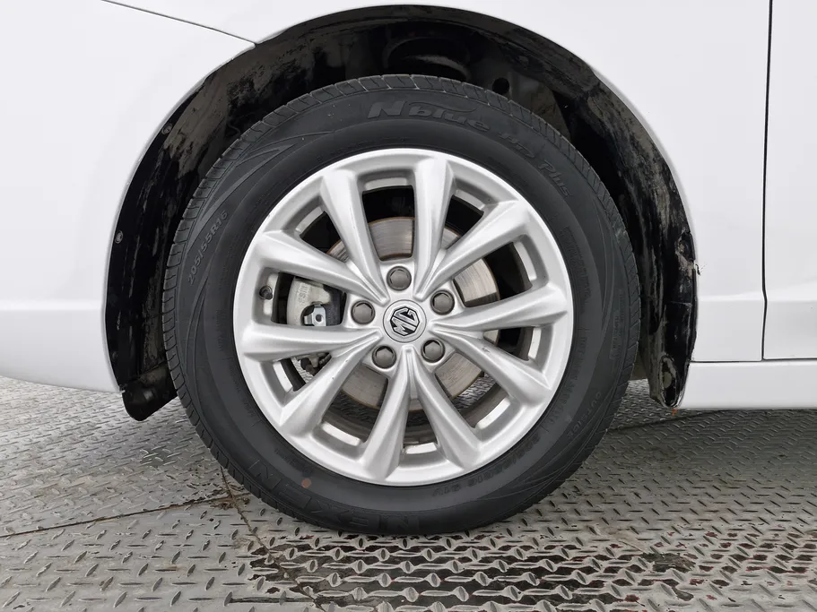 ام جي 5 STD 2023 