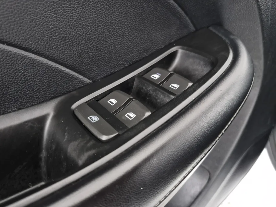 ام جي 5 STD 2023 