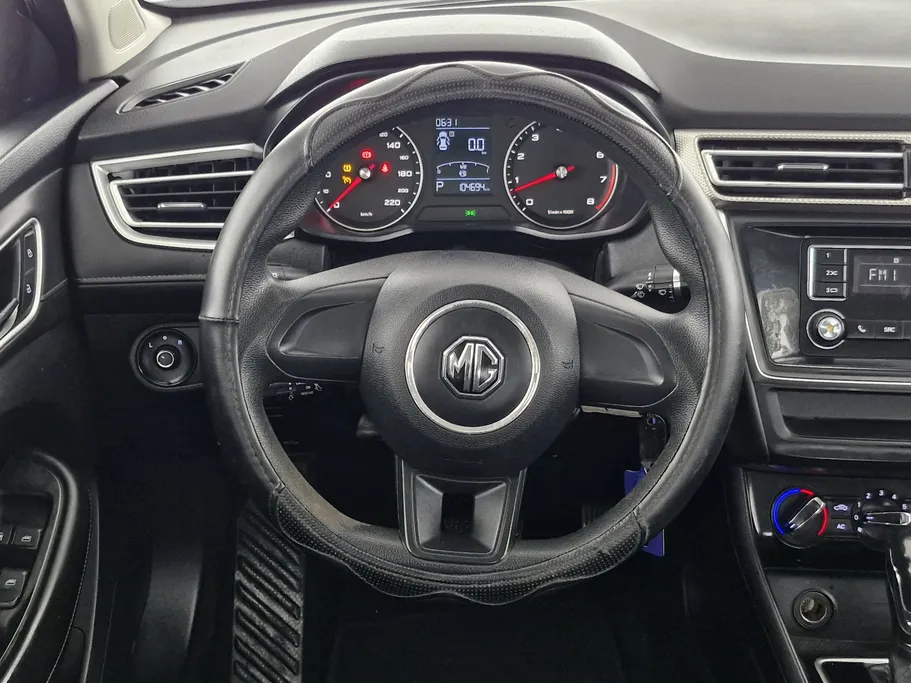 ام جي 5 STD 2023 