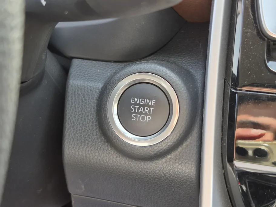 تويوتا اينوفا GL 2025 